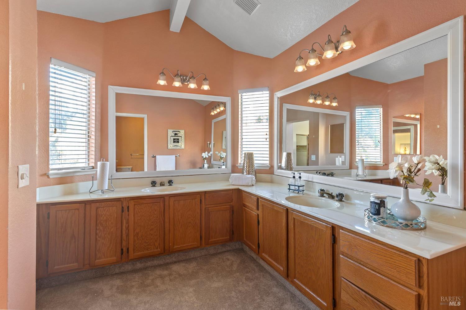 Detail Gallery Image 5 of 23 For 730 Britannia Dr, Vallejo,  CA 94591 - 3 Beds | 2/1 Baths