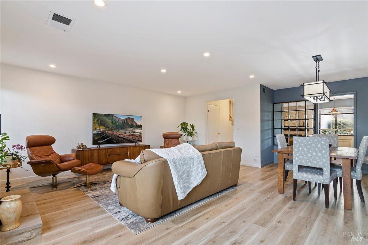 Detail Gallery Image 5 of 23 For 1782 Devonshire Dr, Benicia,  CA 94510 - 3 Beds | 2/1 Baths