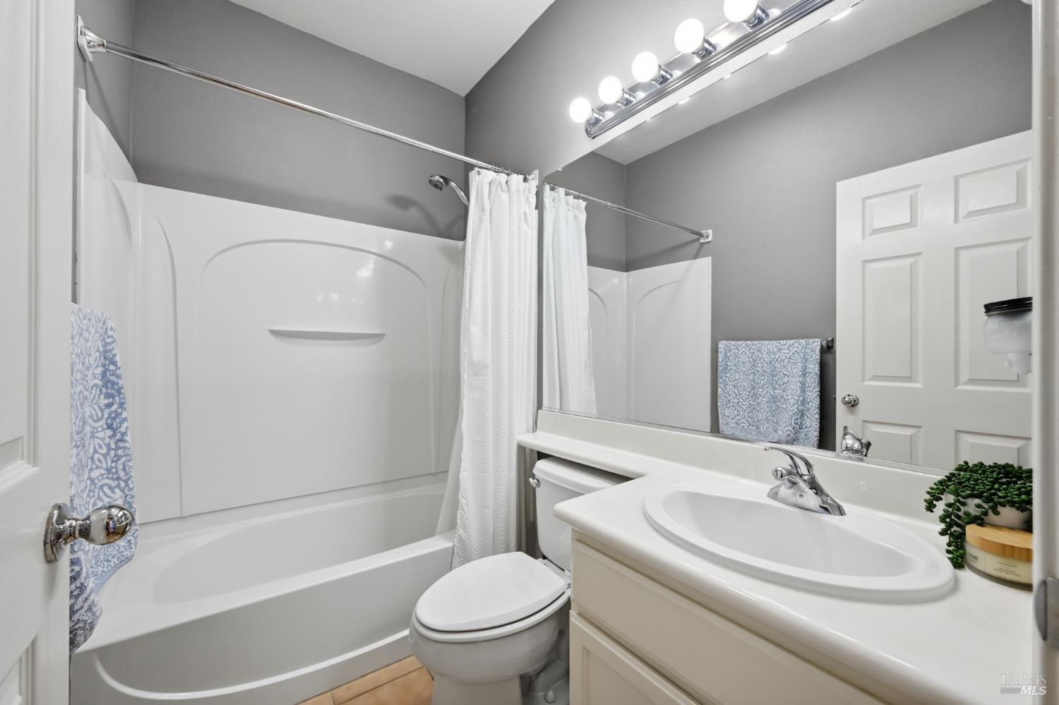 Detail Gallery Image 27 of 35 For 2983 Bay Village Ave, Santa Rosa,  CA 95403 - 4 Beds | 2 Baths