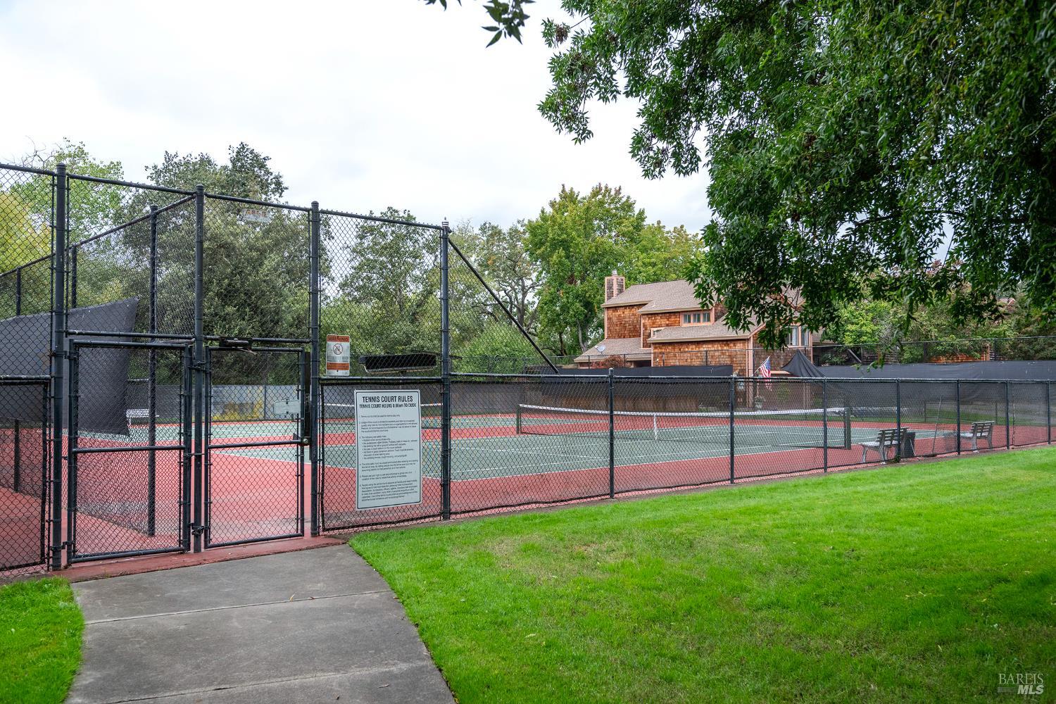 Detail Gallery Image 45 of 51 For 9636 Lakewood Dr, Windsor,  CA 95492 - 2 Beds | 2 Baths