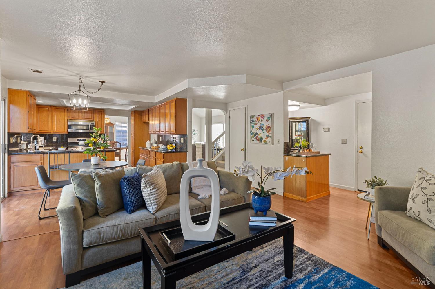 Detail Gallery Image 8 of 23 For 730 Britannia Dr, Vallejo,  CA 94591 - 3 Beds | 2/1 Baths