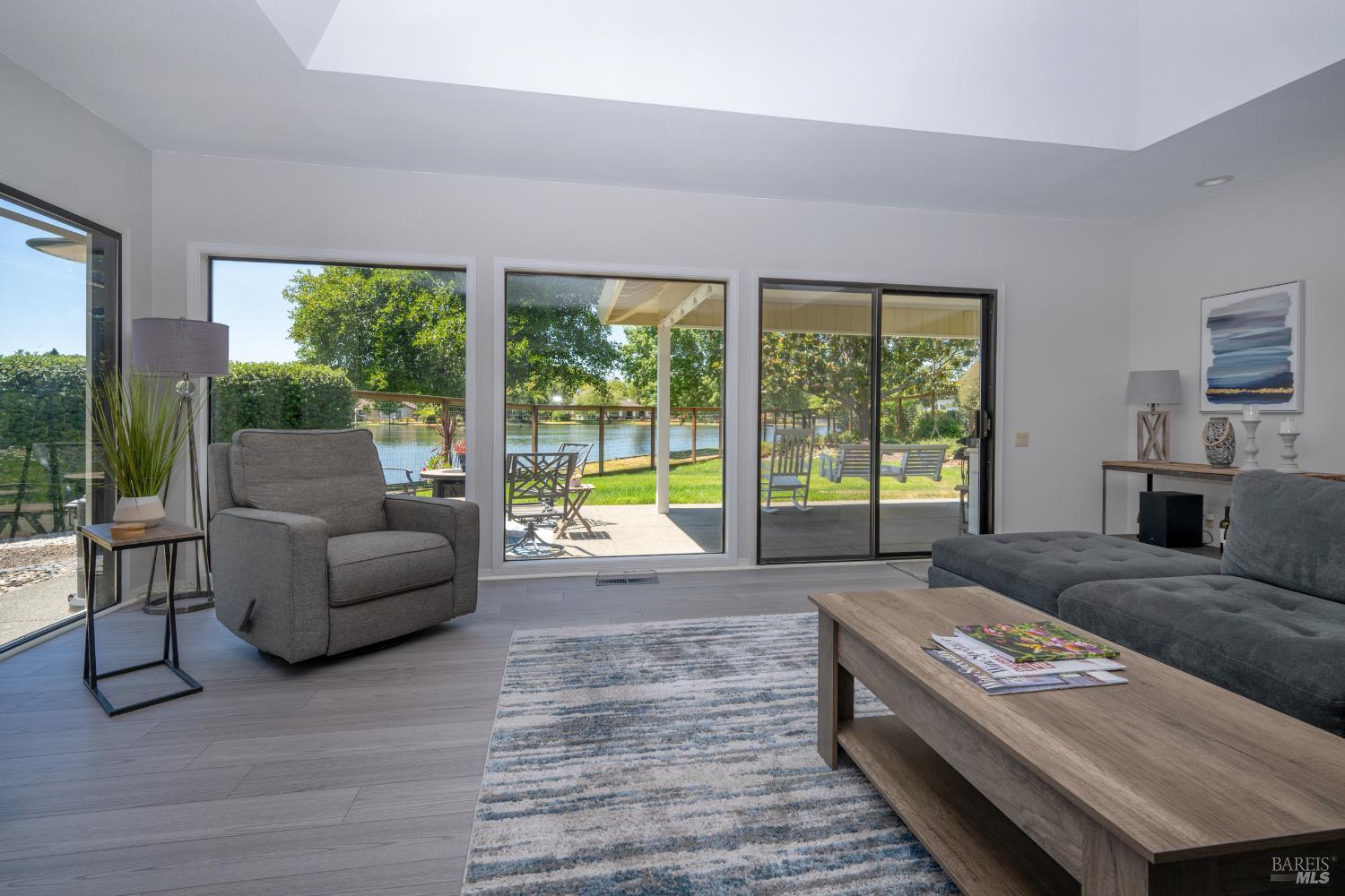 Detail Gallery Image 5 of 51 For 9636 Lakewood Dr, Windsor,  CA 95492 - 2 Beds | 2 Baths