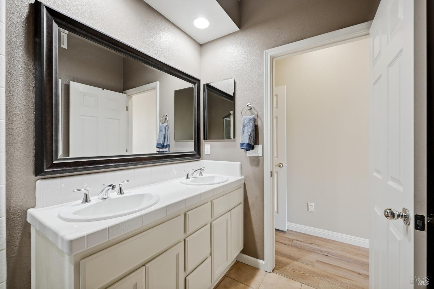 Detail Gallery Image 7 of 35 For 2983 Bay Village Ave, Santa Rosa,  CA 95403 - 4 Beds | 2 Baths