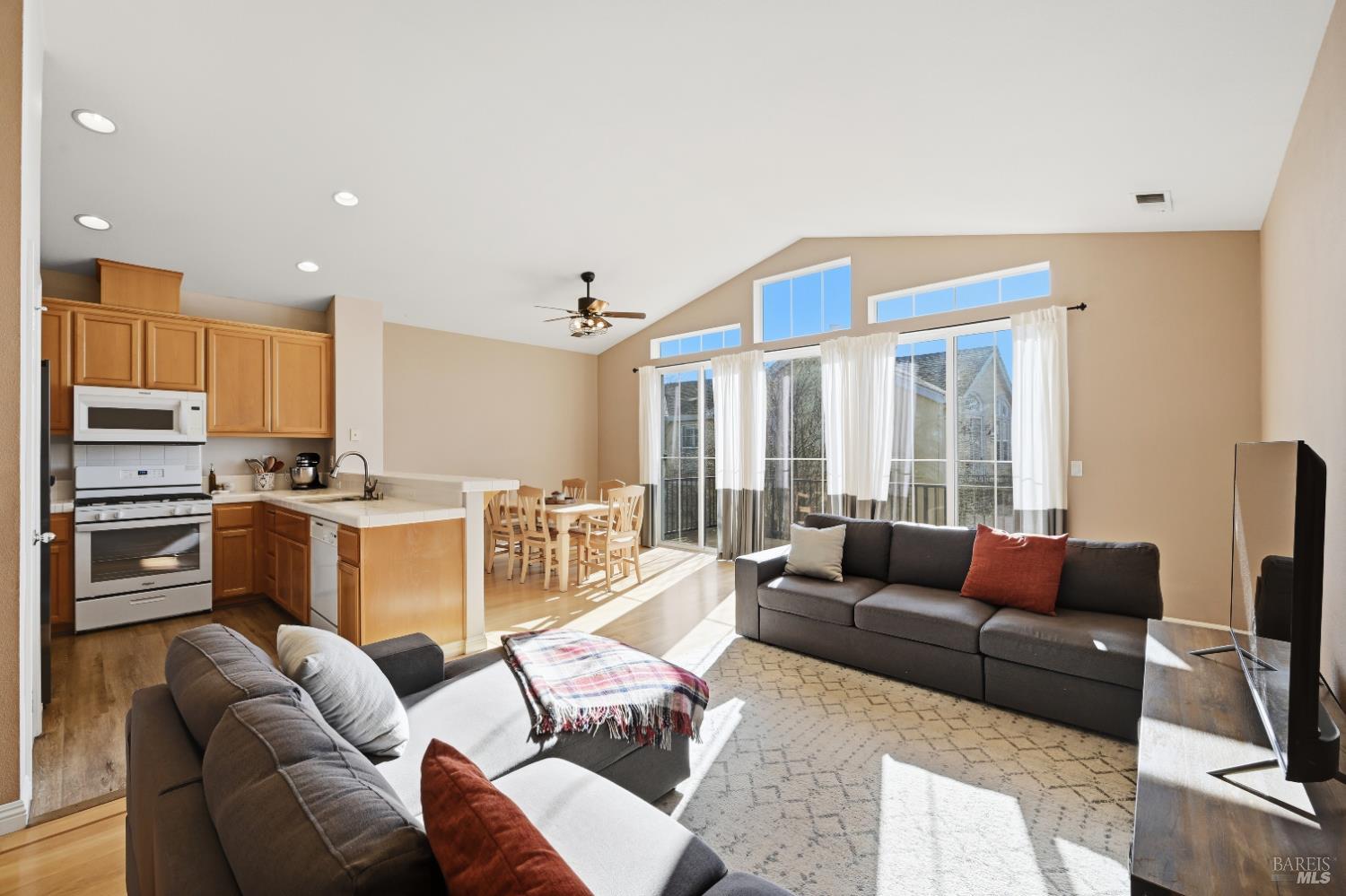 Detail Gallery Image 14 of 35 For 2983 Bay Village Ave, Santa Rosa,  CA 95403 - 4 Beds | 2 Baths