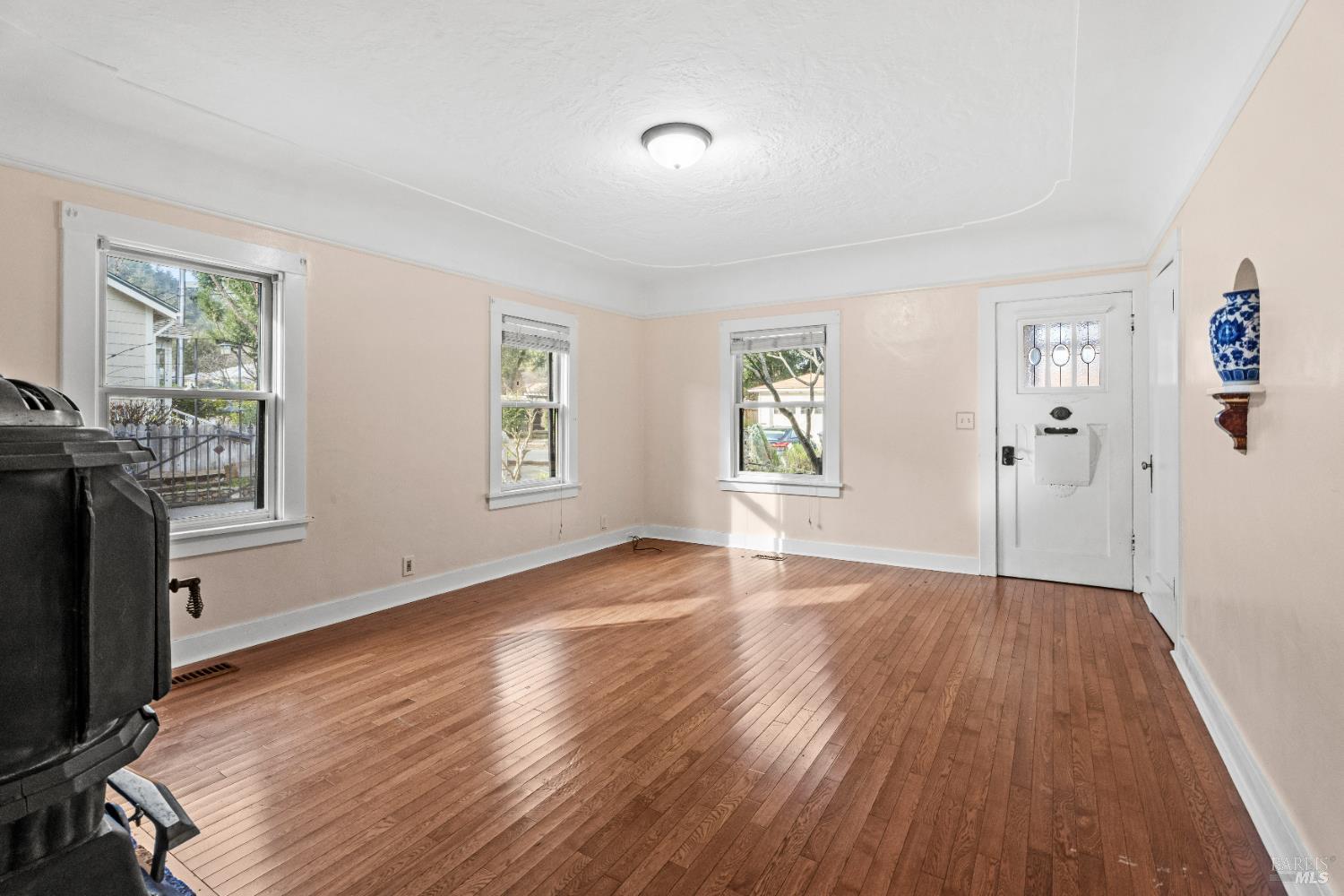 Detail Gallery Image 2 of 26 For 1105 W Church St, Ukiah,  CA 95482 - 3 Beds | 2 Baths