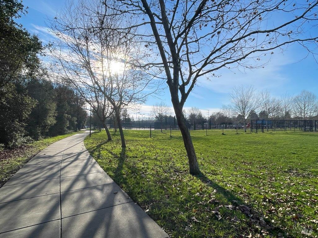 Detail Gallery Image 33 of 39 For 1757 Burgundy Ct, Petaluma,  CA 94954 - 3 Beds | 2 Baths