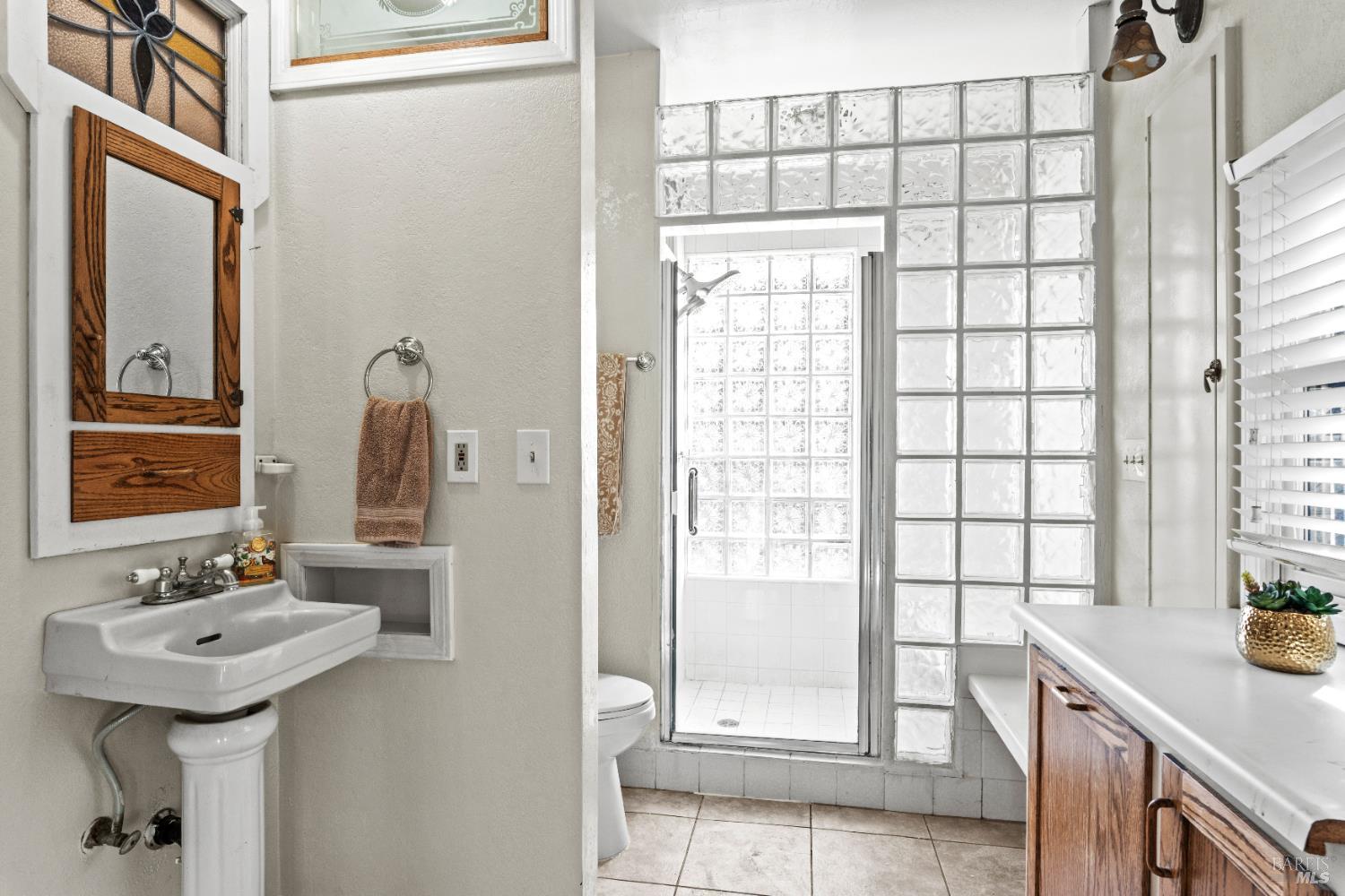 Detail Gallery Image 6 of 26 For 1105 W Church St, Ukiah,  CA 95482 - 3 Beds | 2 Baths