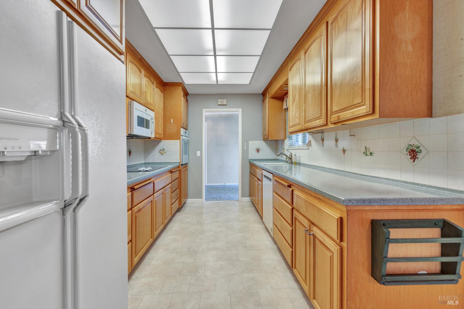 Detail Gallery Image 11 of 58 For 108 Franciscan Dr, Vallejo,  CA 94589 - 3 Beds | 4 Baths