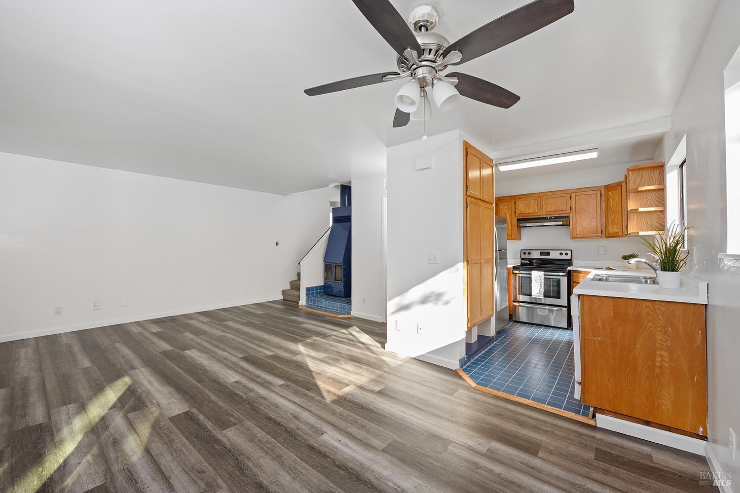 Detail Gallery Image 9 of 30 For 2125 W Steele Ln, Santa Rosa,  CA 95403 - 2 Beds | 1/1 Baths