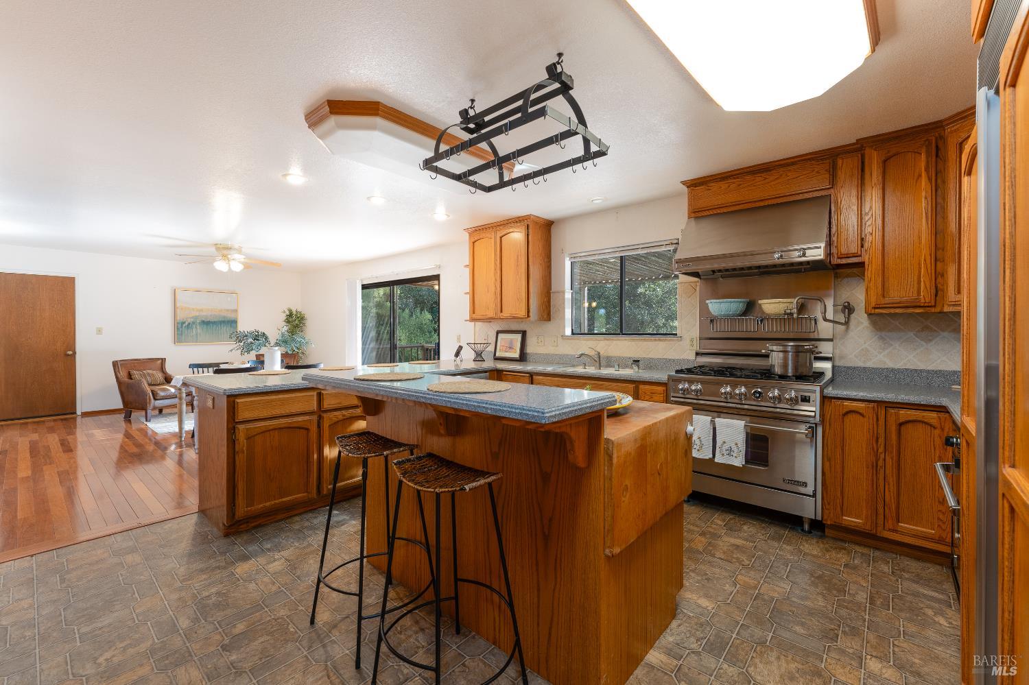 Detail Gallery Image 8 of 33 For 2155 Gowan Way, Redwood Valley,  CA 95470 - 6 Beds | 3 Baths