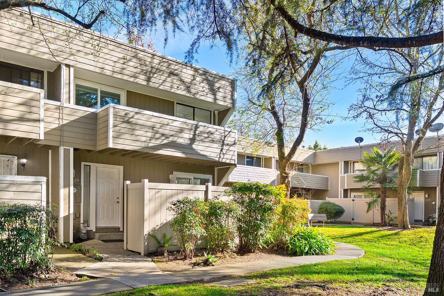 Detail Gallery Image 22 of 30 For 2125 W Steele Ln, Santa Rosa,  CA 95403 - 2 Beds | 1/1 Baths
