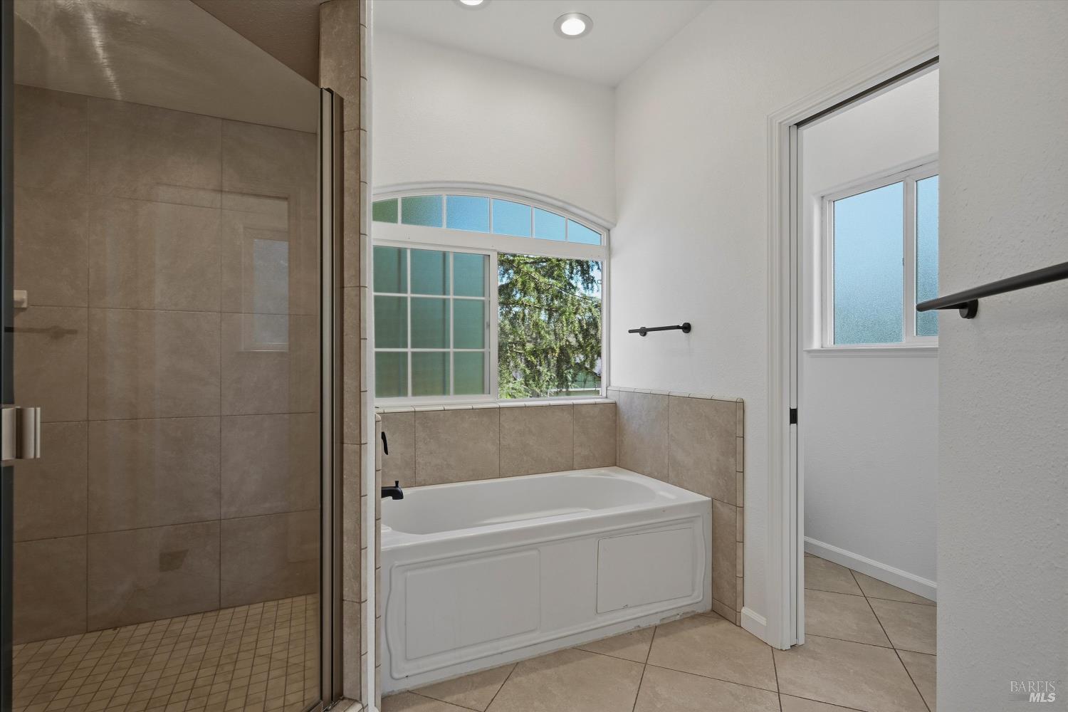 Detail Gallery Image 12 of 36 For 19285 Ravenhill Rd, Hidden Valley Lake,  CA 95467 - 4 Beds | 2/1 Baths