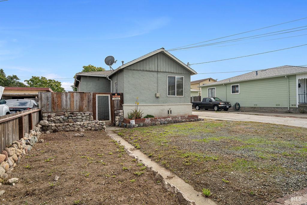 Detail Gallery Image 3 of 27 For 2020 19th St, San Pablo,  CA 94806 - 2 Beds | 1 Baths