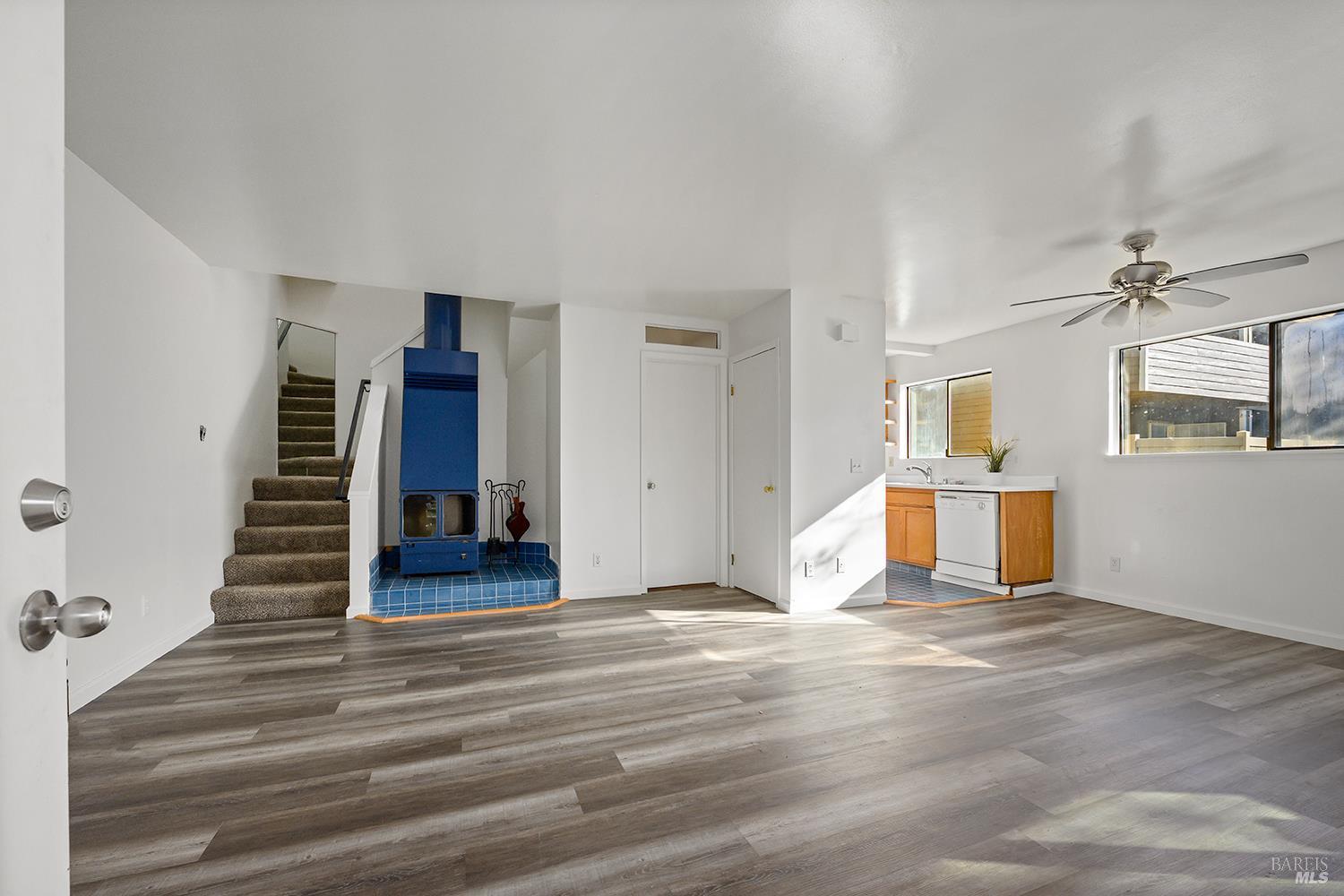 Detail Gallery Image 8 of 30 For 2125 W Steele Ln, Santa Rosa,  CA 95403 - 2 Beds | 1/1 Baths