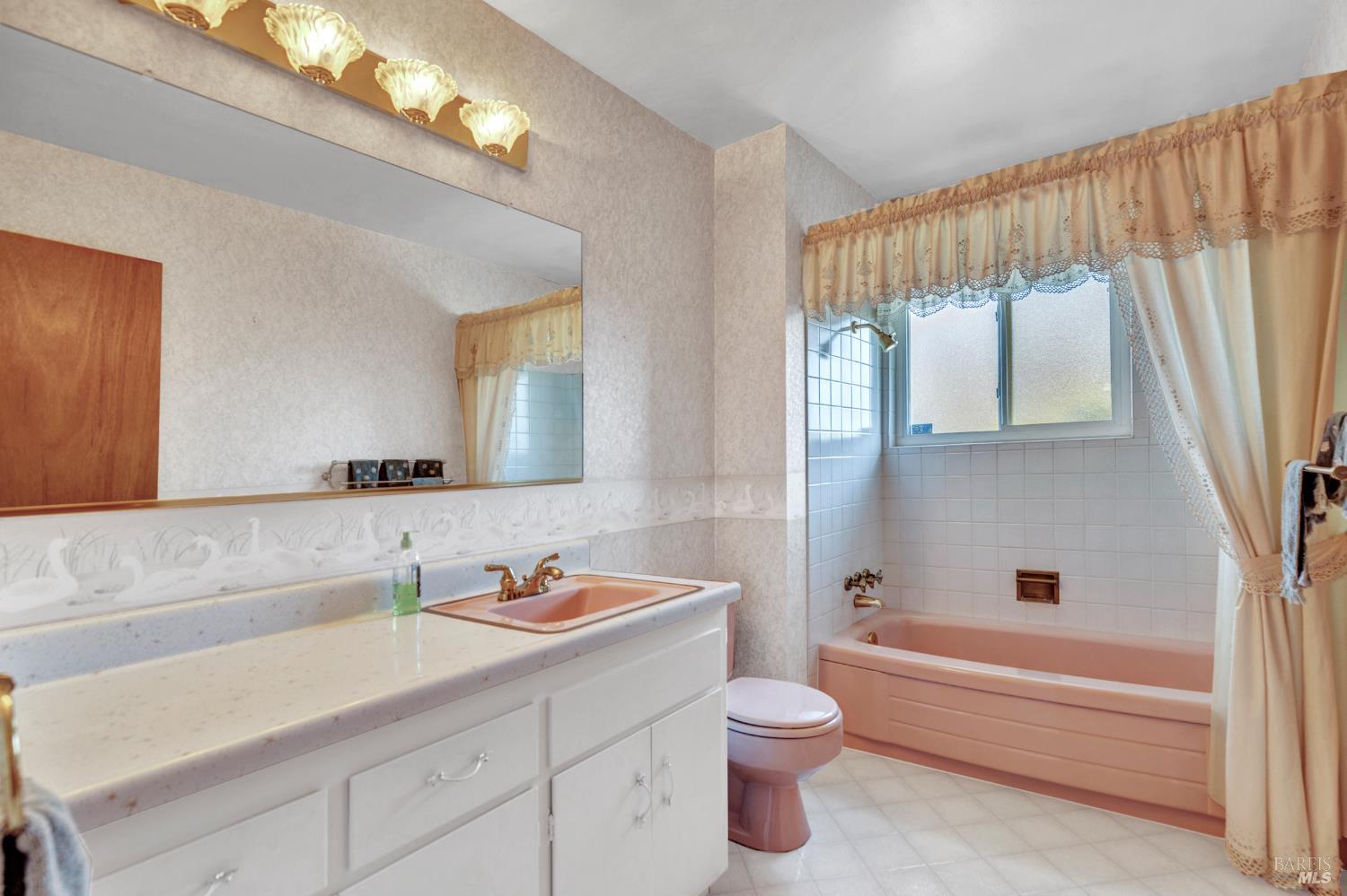 Detail Gallery Image 18 of 58 For 108 Franciscan Dr, Vallejo,  CA 94589 - 3 Beds | 4 Baths