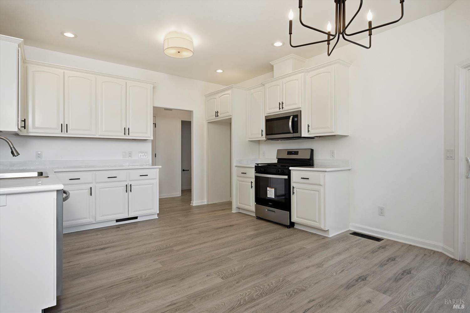 Detail Gallery Image 24 of 36 For 19285 Ravenhill Rd, Hidden Valley Lake,  CA 95467 - 4 Beds | 2/1 Baths