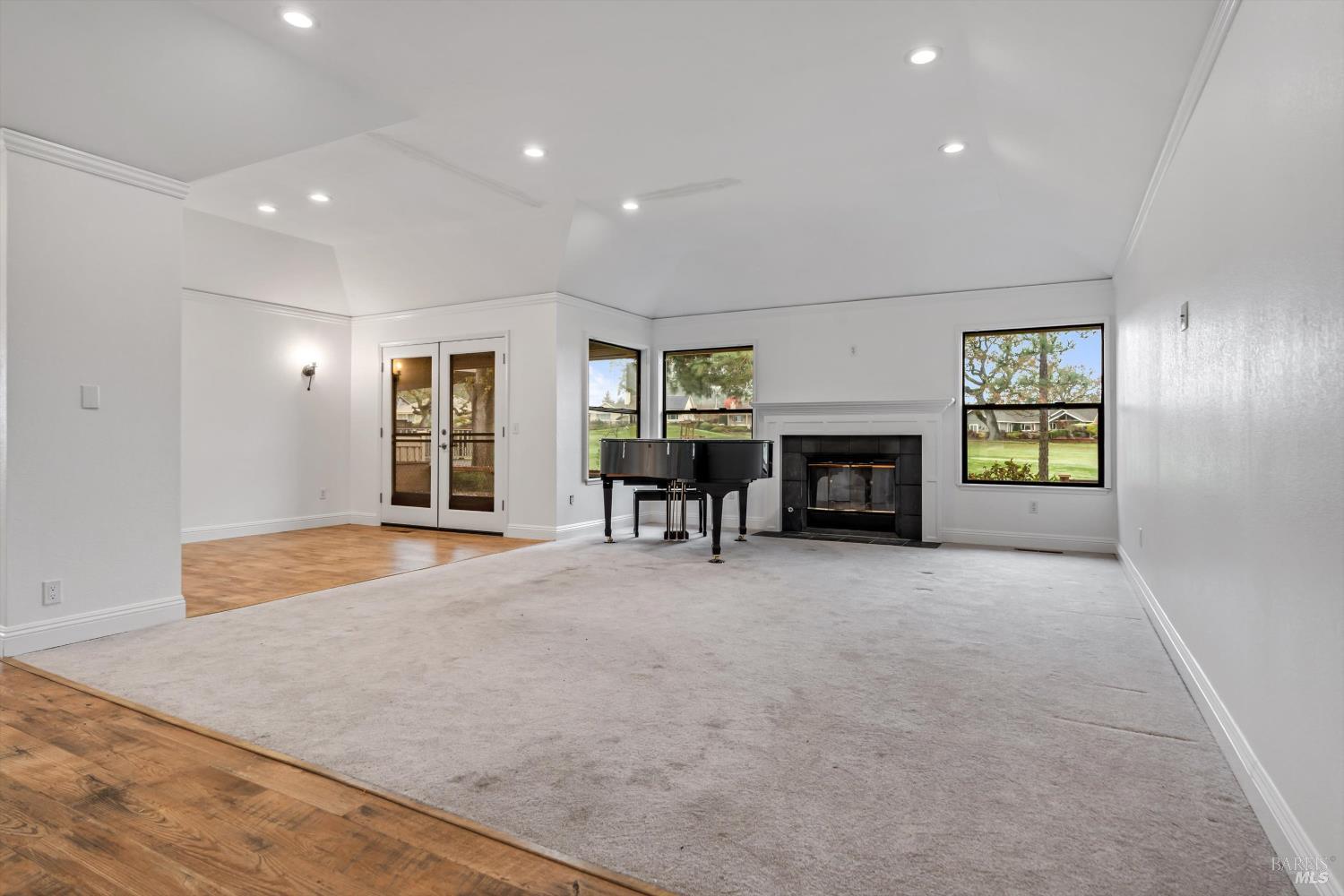 Detail Gallery Image 6 of 38 For 326 Singing Brook Cir, Santa Rosa,  CA 95409 - 2 Beds | 2 Baths