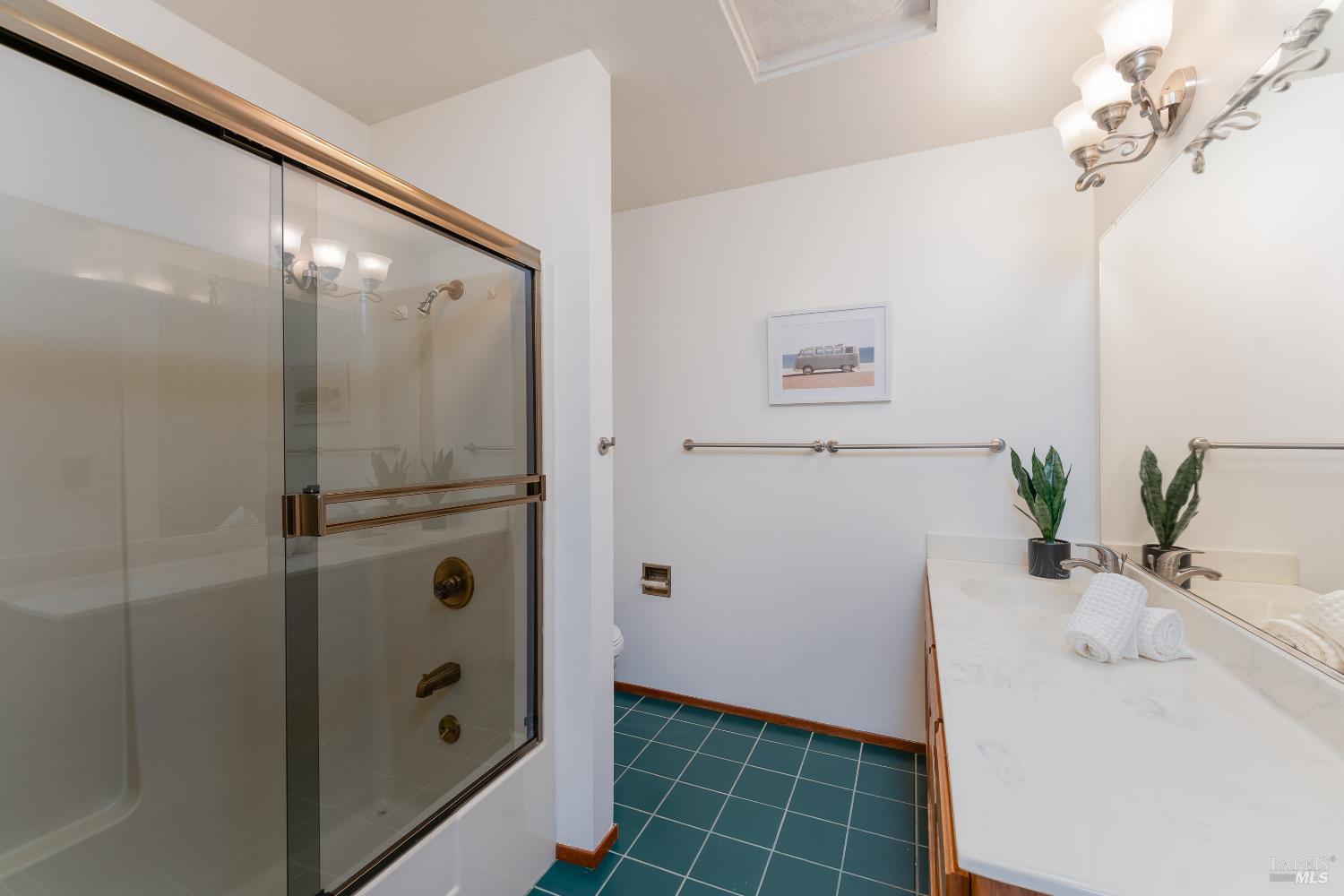 Detail Gallery Image 22 of 33 For 2155 Gowan Way, Redwood Valley,  CA 95470 - 6 Beds | 3 Baths