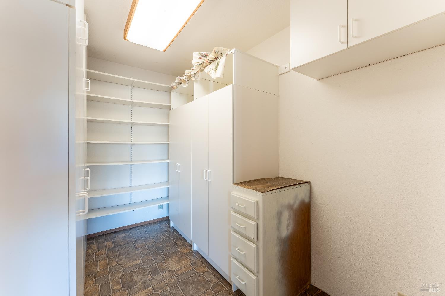 Detail Gallery Image 12 of 33 For 2155 Gowan Way, Redwood Valley,  CA 95470 - 6 Beds | 3 Baths