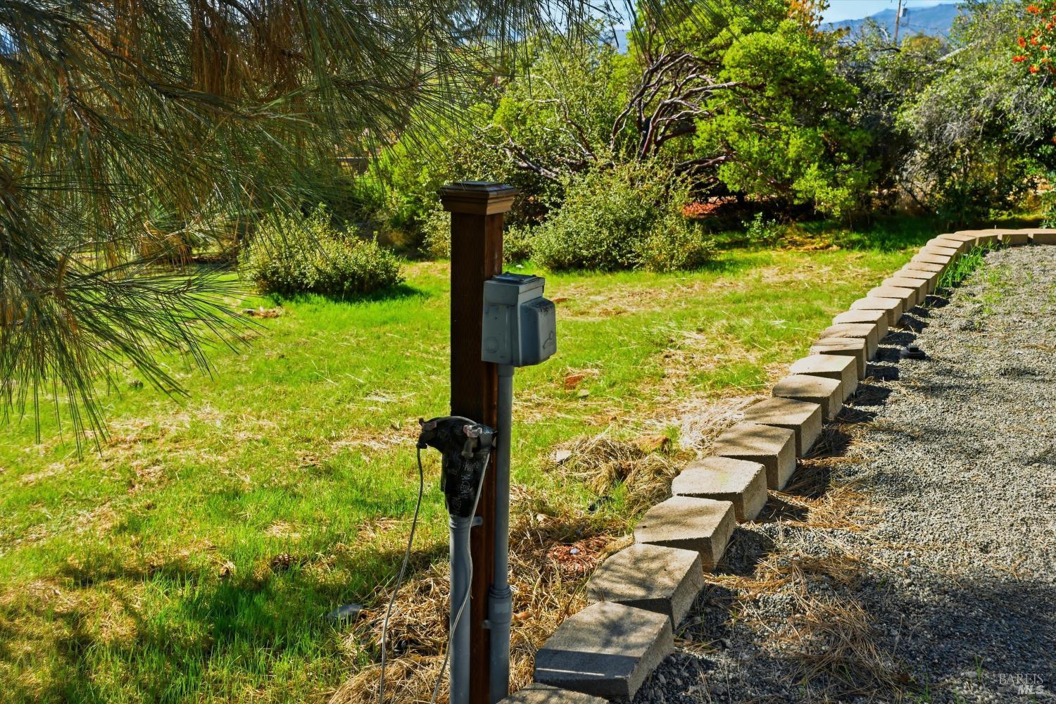 Detail Gallery Image 6 of 36 For 19285 Ravenhill Rd, Hidden Valley Lake,  CA 95467 - 4 Beds | 2/1 Baths