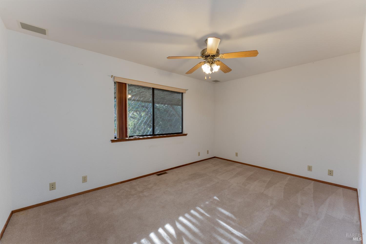 Detail Gallery Image 18 of 33 For 2155 Gowan Way, Redwood Valley,  CA 95470 - 6 Beds | 3 Baths