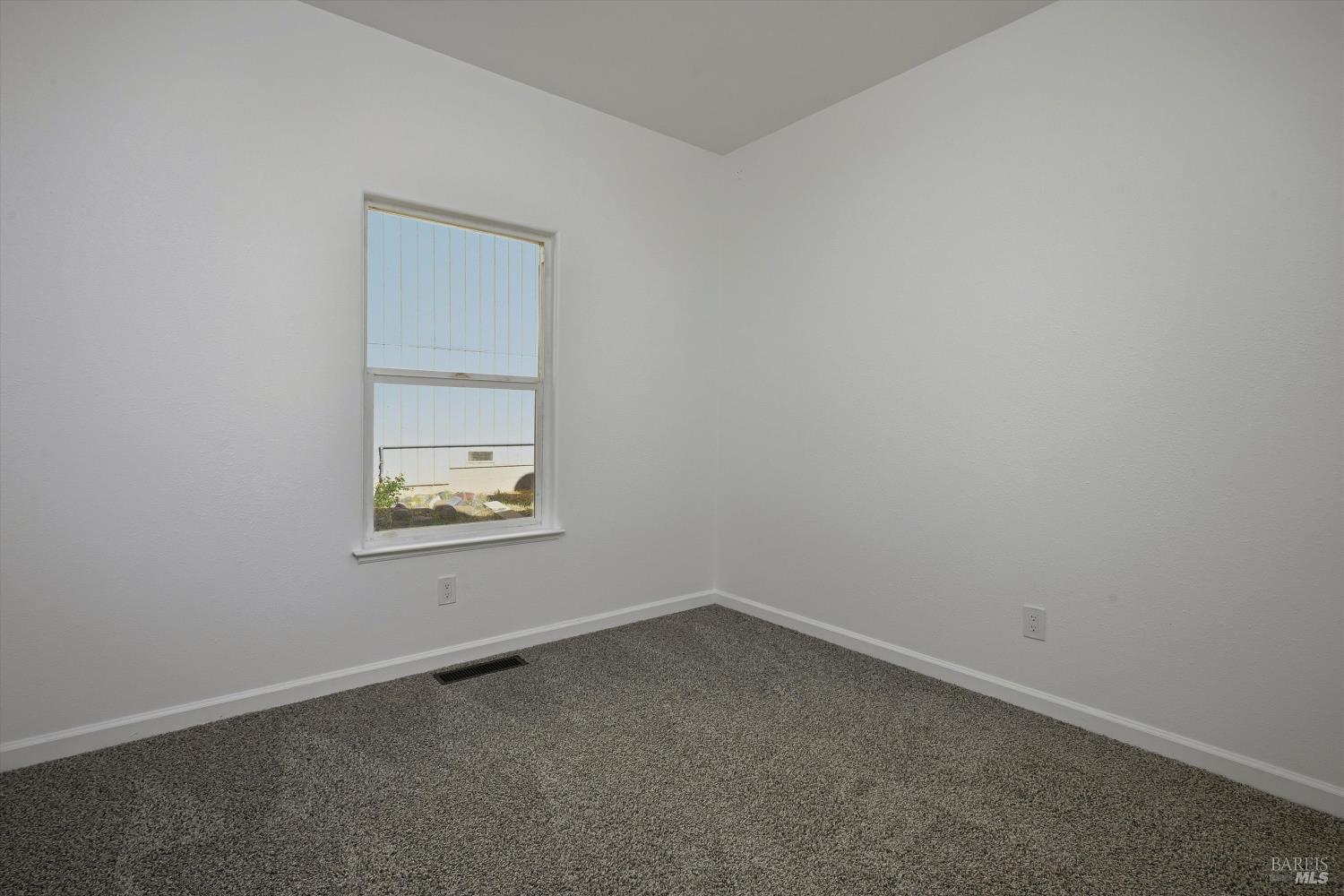 Detail Gallery Image 34 of 36 For 19285 Ravenhill Rd, Hidden Valley Lake,  CA 95467 - 4 Beds | 2/1 Baths