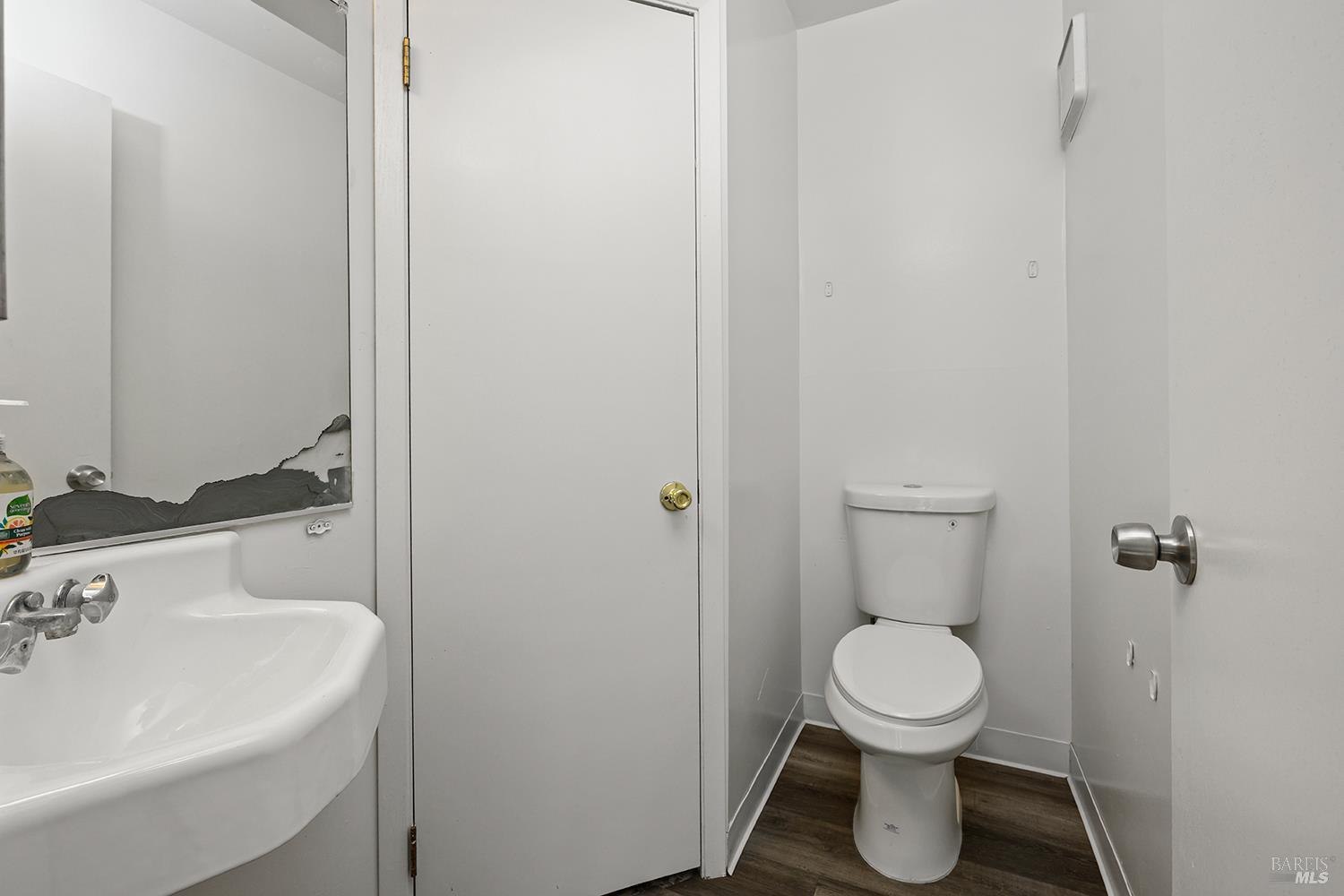 Detail Gallery Image 10 of 30 For 2125 W Steele Ln, Santa Rosa,  CA 95403 - 2 Beds | 1/1 Baths