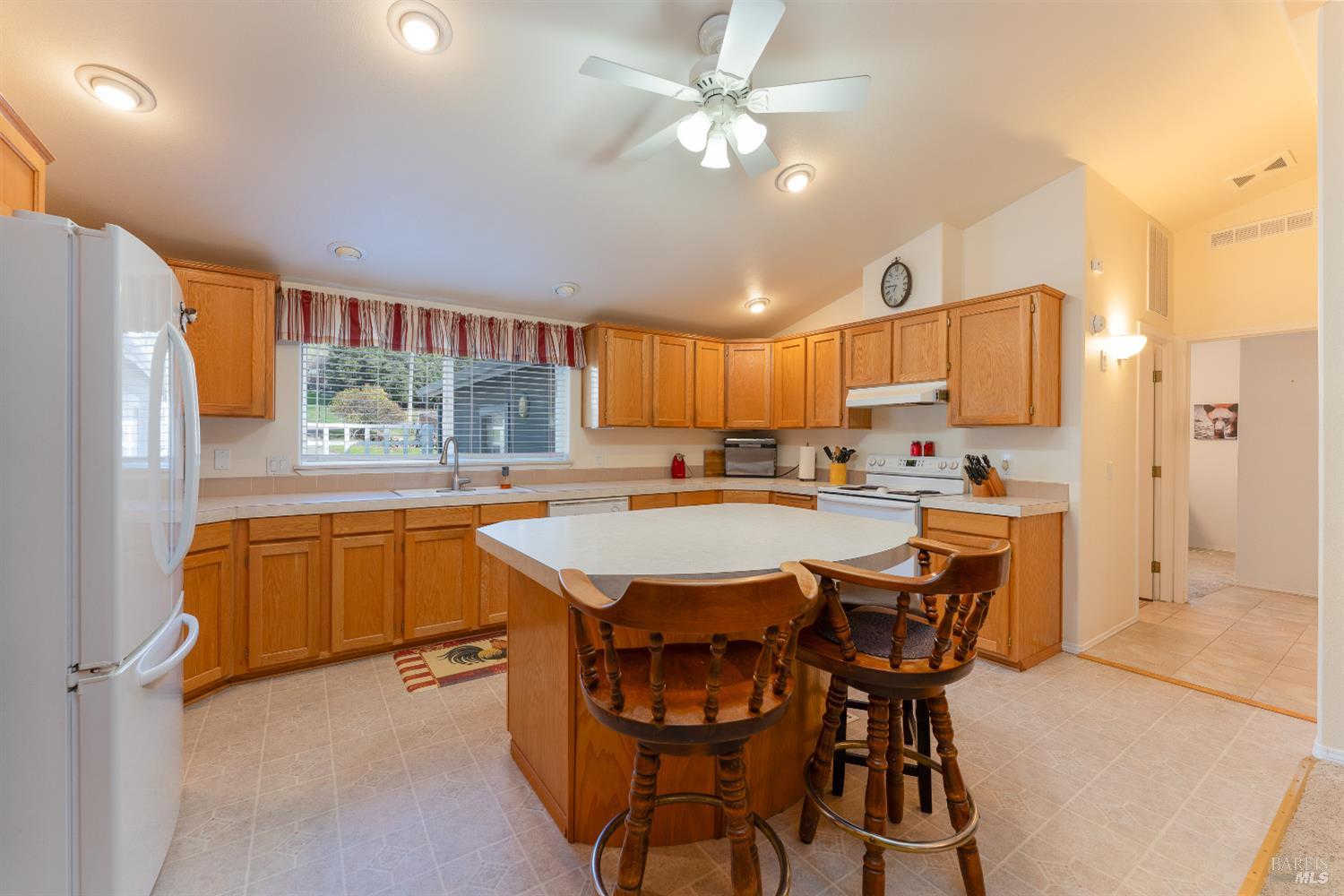 Detail Gallery Image 9 of 28 For 2599 Coyote Rd, Willits,  CA 95490 - 3 Beds | 2 Baths