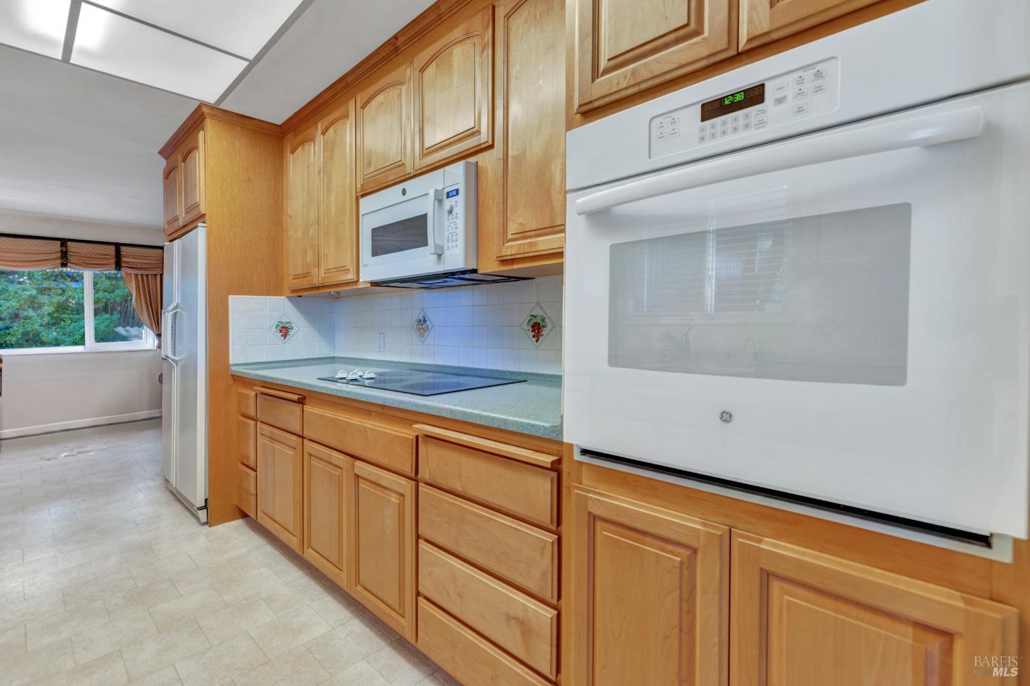 Detail Gallery Image 12 of 58 For 108 Franciscan Dr, Vallejo,  CA 94589 - 3 Beds | 4 Baths