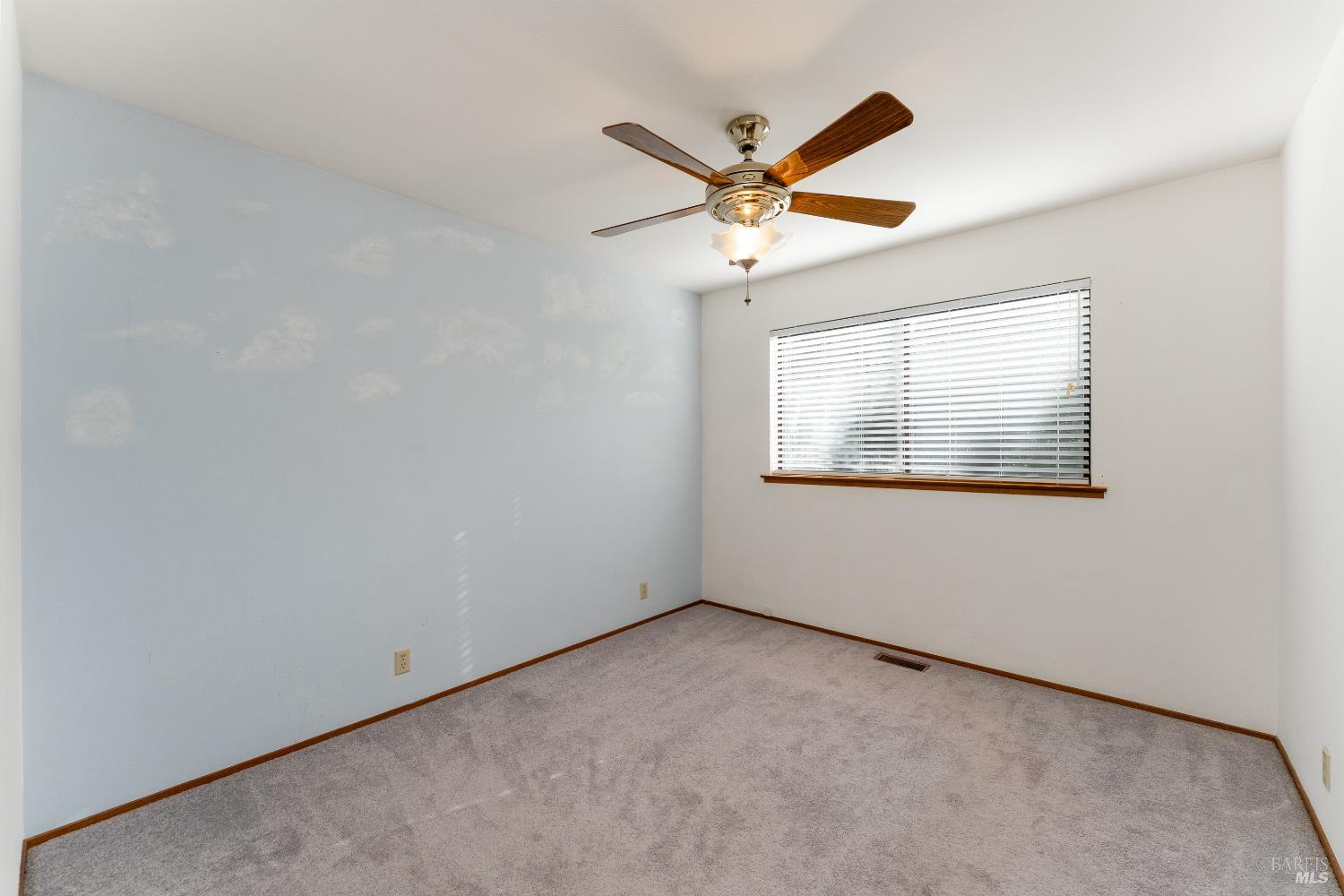 Detail Gallery Image 16 of 33 For 2155 Gowan Way, Redwood Valley,  CA 95470 - 6 Beds | 3 Baths