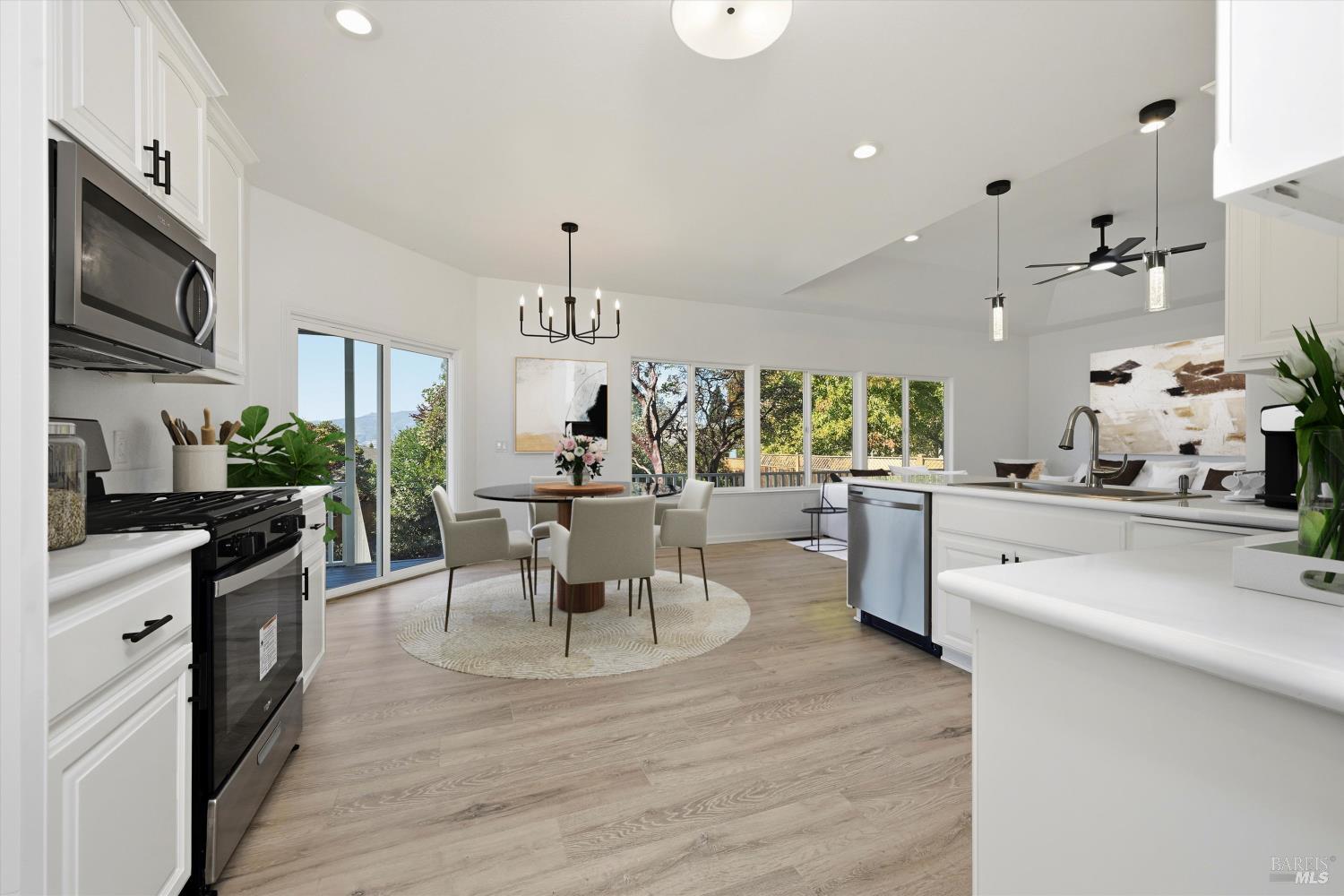 Detail Gallery Image 19 of 36 For 19285 Ravenhill Rd, Hidden Valley Lake,  CA 95467 - 4 Beds | 2/1 Baths