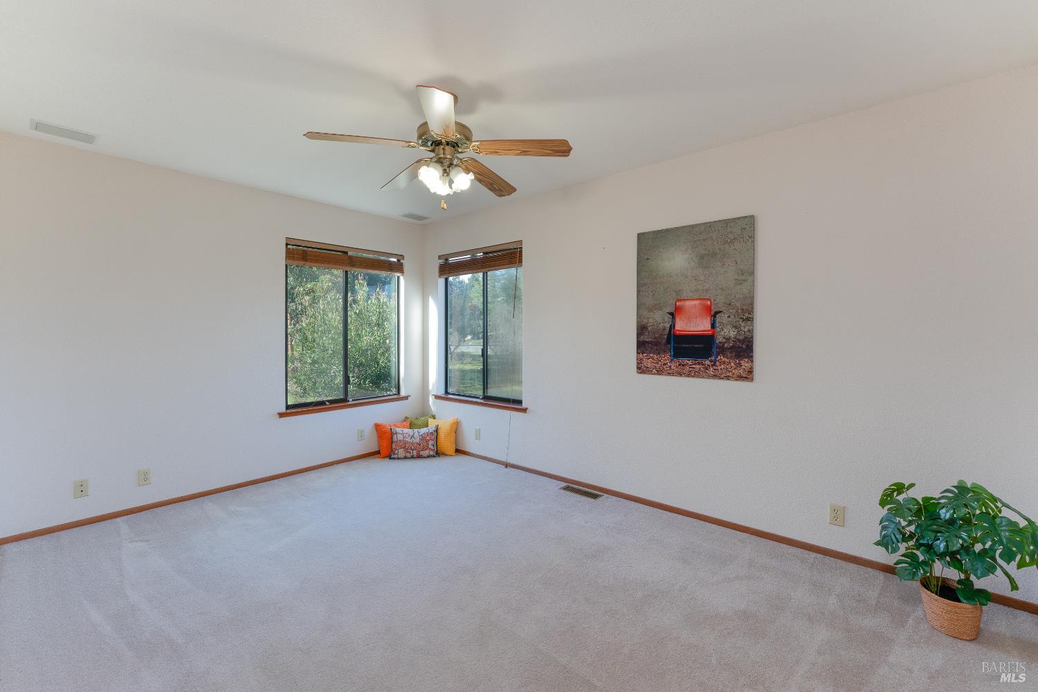 Detail Gallery Image 17 of 33 For 2155 Gowan Way, Redwood Valley,  CA 95470 - 6 Beds | 3 Baths