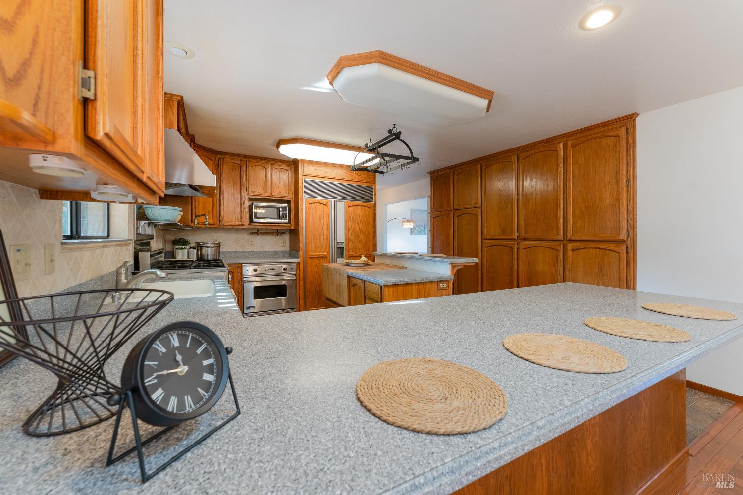 Detail Gallery Image 7 of 33 For 2155 Gowan Way, Redwood Valley,  CA 95470 - 6 Beds | 3 Baths