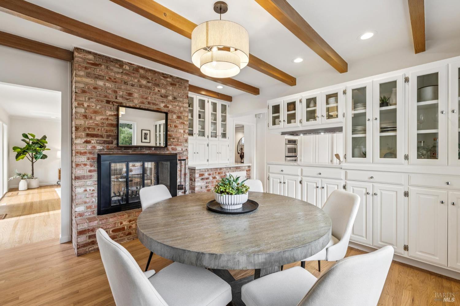 Detail Gallery Image 16 of 74 For 55 Las Casas Dr, San Rafael,  CA 94901 - 3 Beds | 2/1 Baths