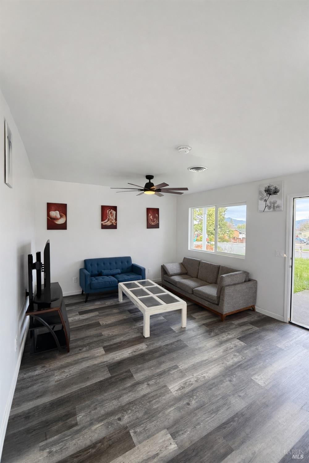 Detail Gallery Image 4 of 13 For 252 Margie Dr, Willits,  CA 95490 - 4 Beds | 3 Baths