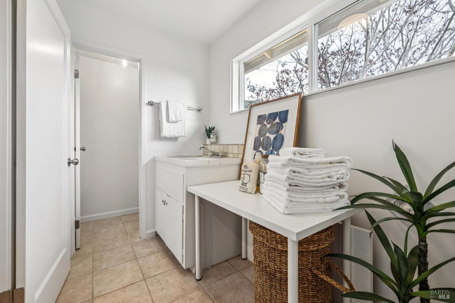 Detail Gallery Image 36 of 74 For 55 Las Casas Dr, San Rafael,  CA 94901 - 3 Beds | 2/1 Baths