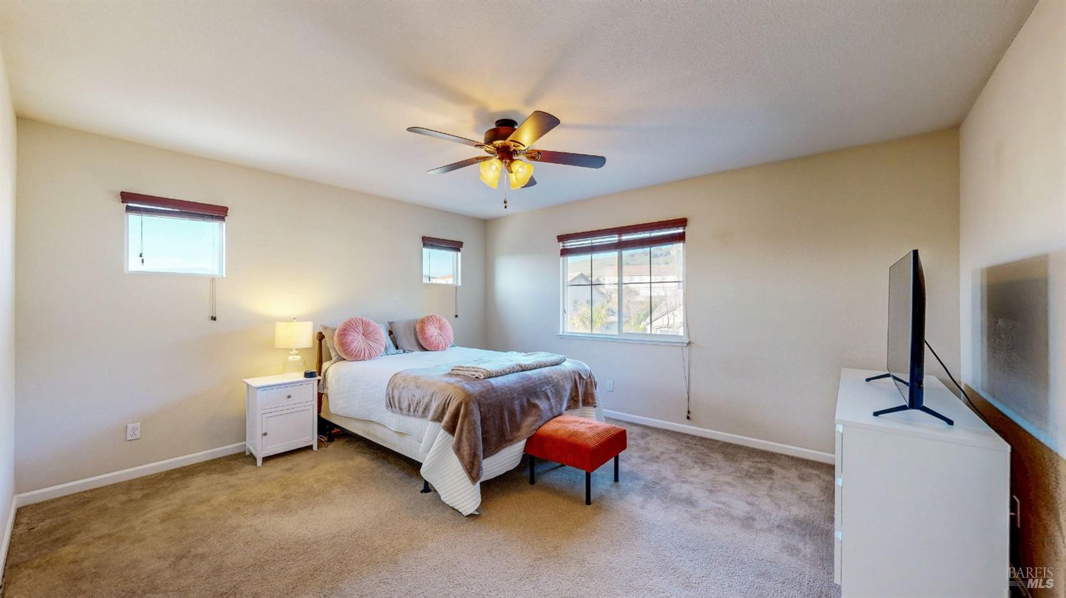 Detail Gallery Image 27 of 55 For 3826 Danbury Way, Fairfield,  CA 94533 - 5 Beds | 3/1 Baths