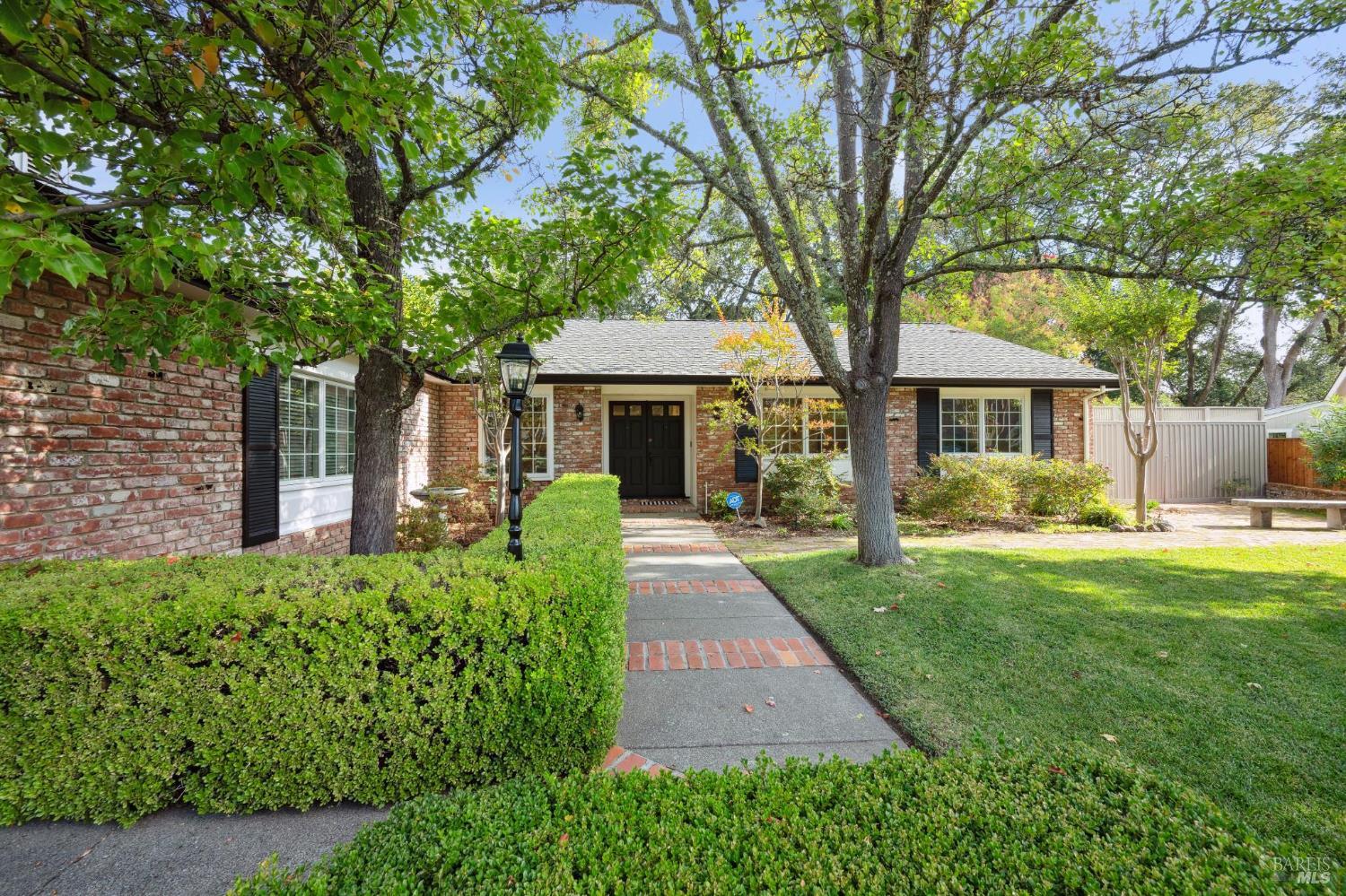 Detail Gallery Image 3 of 31 For 49 Don Timoteo Ct, Sonoma,  CA 95476 - 3 Beds | 3 Baths