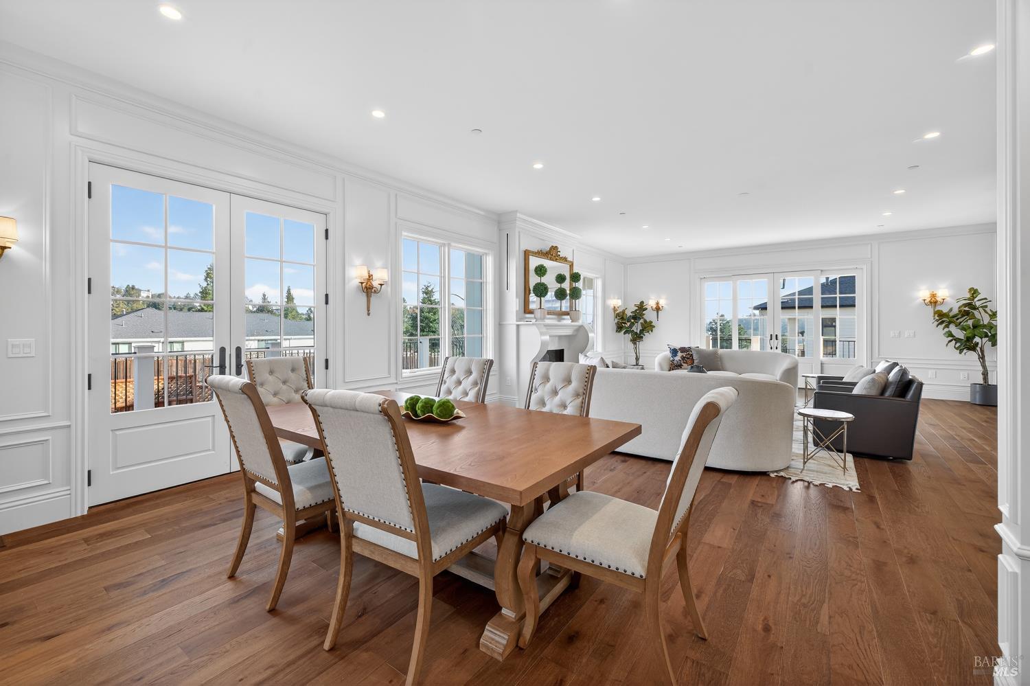 Detail Gallery Image 11 of 56 For 3724 Lakebriar Pl, Santa Rosa,  CA 95403 - 5 Beds | 4 Baths