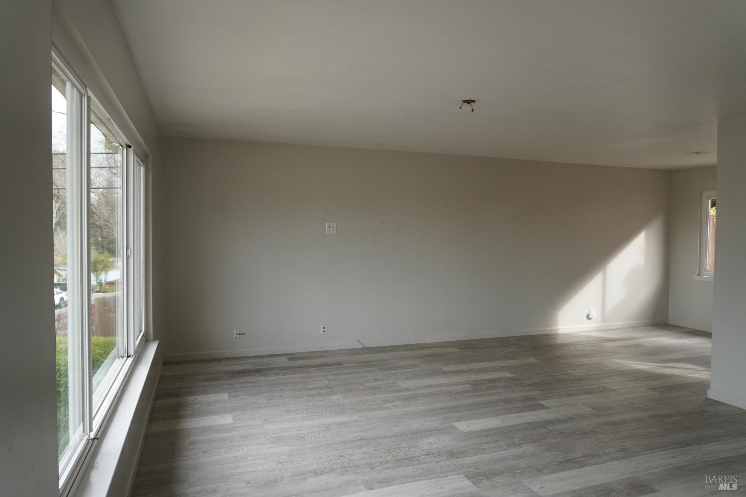 Detail Gallery Image 4 of 30 For 1115 Sereno Dr, Vallejo,  CA 94589 - 3 Beds | 2 Baths