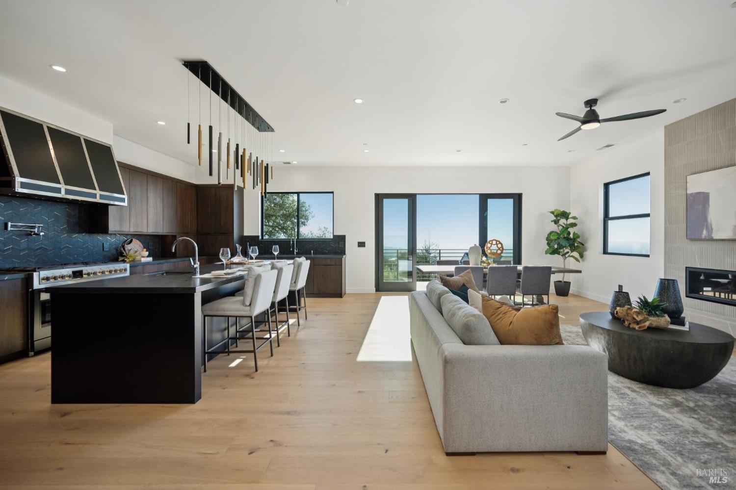 Detail Gallery Image 13 of 71 For 2156 Wedgewood Way, Santa Rosa,  CA 95404 - 4 Beds | 4/1 Baths