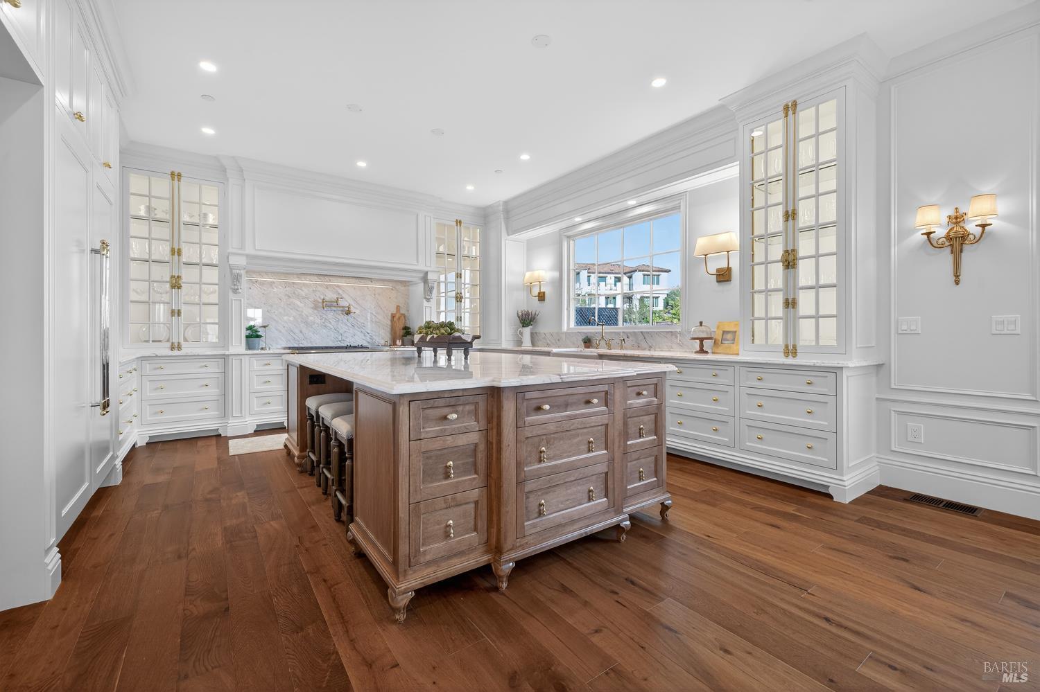 Detail Gallery Image 4 of 56 For 3724 Lakebriar Pl, Santa Rosa,  CA 95403 - 5 Beds | 4 Baths