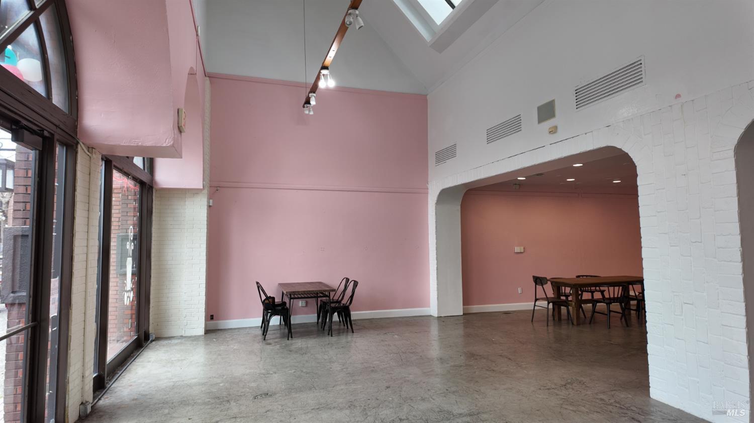 Detail Gallery Image 5 of 13 For 529 4th St, Santa Rosa,  CA 95401 - – Beds | – Baths