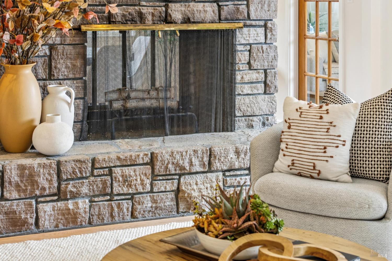 Detail Gallery Image 9 of 74 For 55 Las Casas Dr, San Rafael,  CA 94901 - 3 Beds | 2/1 Baths