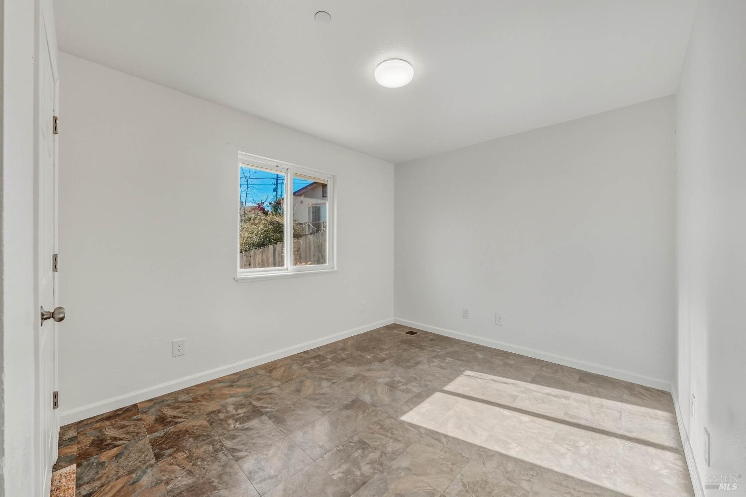 Detail Gallery Image 28 of 63 For 5585 Sunrise Dr, Kelseyville,  CA 95451 - 5 Beds | 2 Baths