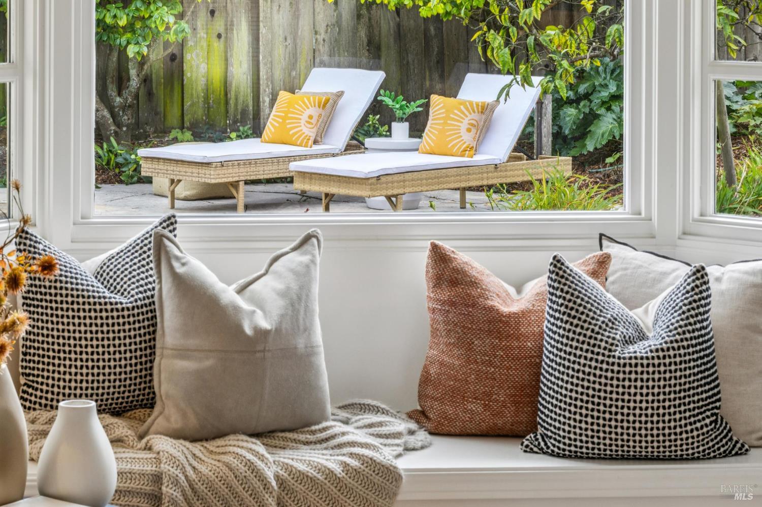 Detail Gallery Image 27 of 74 For 55 Las Casas Dr, San Rafael,  CA 94901 - 3 Beds | 2/1 Baths