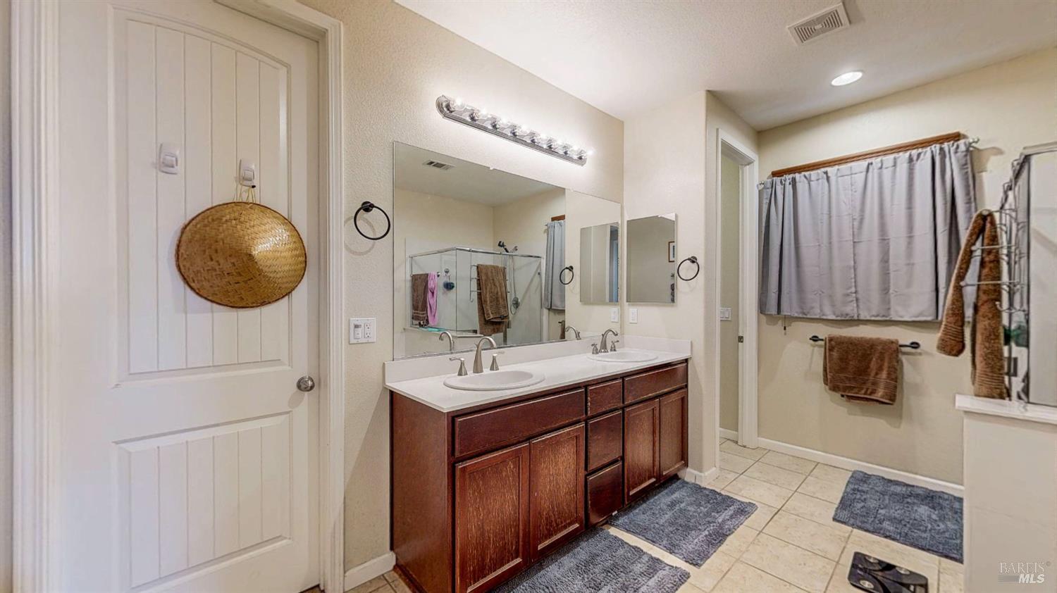 Detail Gallery Image 21 of 55 For 3826 Danbury Way, Fairfield,  CA 94533 - 5 Beds | 3/1 Baths