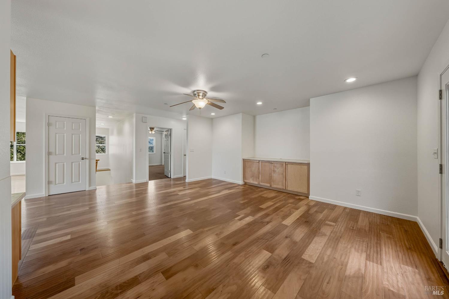 Detail Gallery Image 3 of 63 For 5585 Sunrise Dr, Kelseyville,  CA 95451 - 5 Beds | 2 Baths