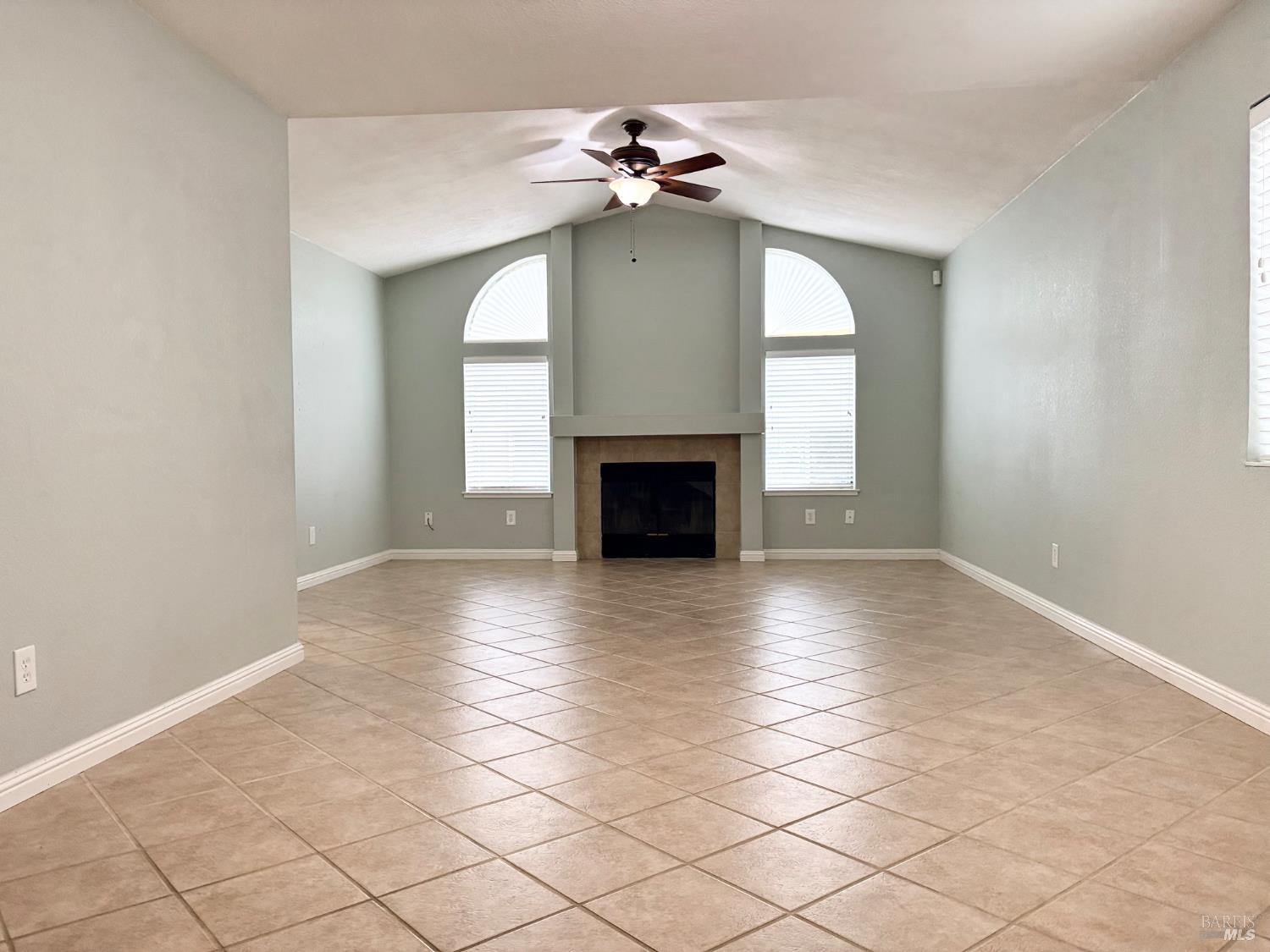 Detail Gallery Image 4 of 32 For 107 Freedom Ct, Vacaville,  CA 95687 - 3 Beds | 2/1 Baths