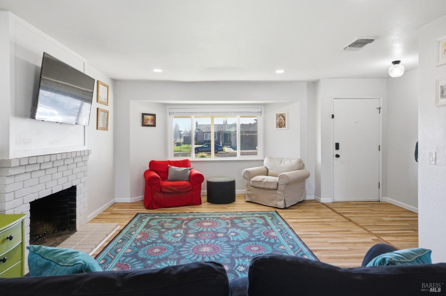 Detail Gallery Image 5 of 35 For 1100 Merrill Ct, Dixon,  CA 95620 - 3 Beds | 2 Baths